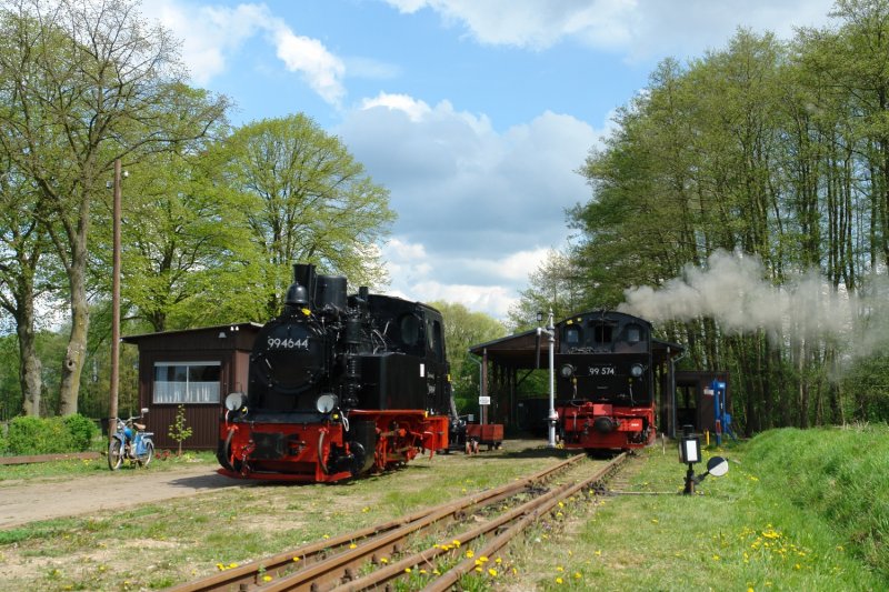 Wie man sieht, die 99 4644 hat mir als Fotoobjekt gut  gefallen. Sie stand gerade in einem schnen Licht dort ausgestellt. Da konnte ich nicht wiederstehen. Kurz danach war dann auch die Sonne weg und ich war froh, ein paar Bilder aufgenommen zu haben. (02.05.08)