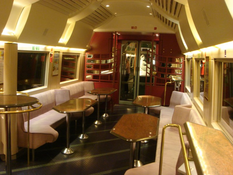 Wie schn!!!! Ein Alter ICE1 der Unterwegs ist :). Hier der ICE 679 (BordRestaurant) am 03.06.07 um 23.55