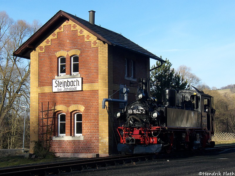 Wie sich die Bilder doch gleichen: Am 03.02.2008 ergnzt 99 1542 am Steinbacher Wasserhaus ihre Vorrte. 