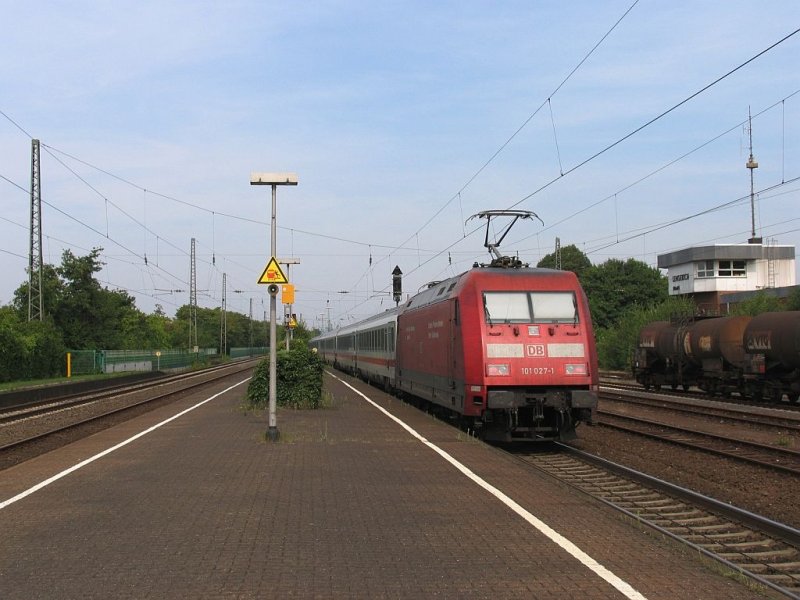 Wieder  neue  Bilder von mir. Hier ist 101 027-1 mit IC 2310 von Frankfurt (Main) hbf nach Westerland (Sylt) unterwegs auf Bahnhof Lengerich am 15-8-2009.