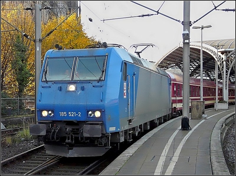Wiedersehen macht Freude! Ex CFL Mietlok 185 521-2 verlsst mit einem Sonderzug am Haken den Hauptbahnhof von Kln am 08.11.08. (Jeanny)