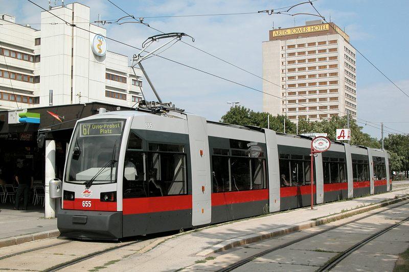 Wien B 655 (Linie 67), Kurzentrum Oberlaa, 06.07.2003
