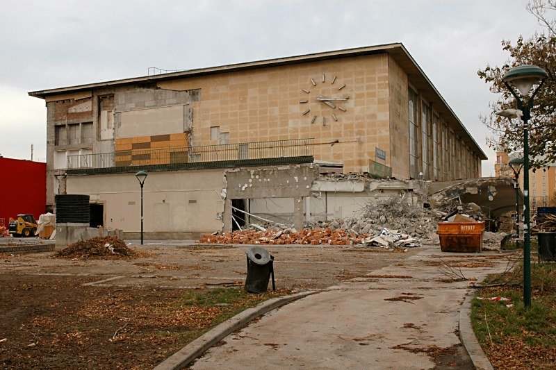 Wien Westbahnhof, 01.11.2008 [im Zuge der Umbauarbeiten wurden in den letzten Wochen die beiden Seitentrakte entfernt]