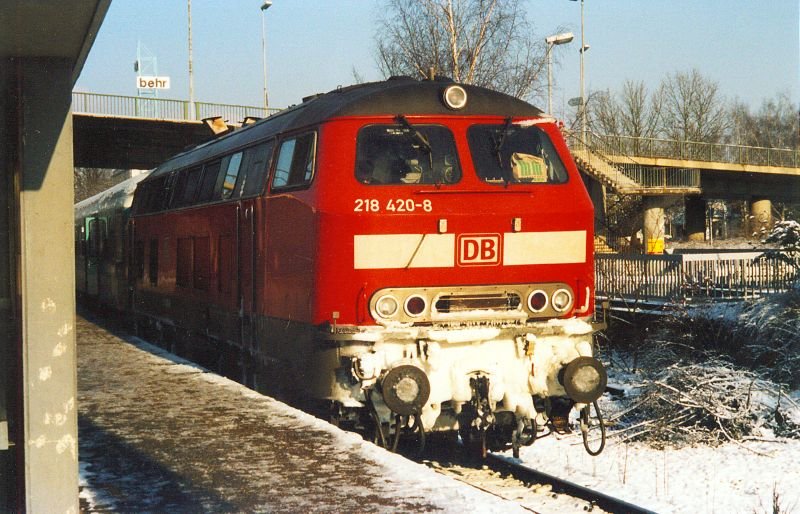 Winter 2000, 218 420-8 wartet auf den RE aus T�bingen um nach Oberlenningen zu Fahren.