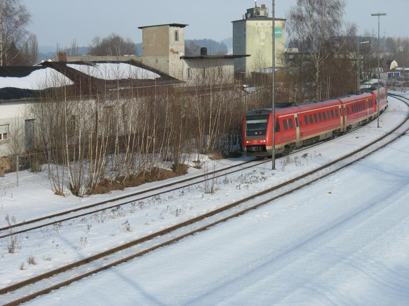Winterstimmung in Mnchberg als 612 674-2 als RE Hof-Wrzburg kurz vor der Einfahrt in Mnchberg unterwegs ist
