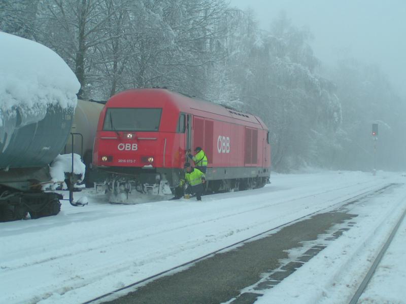 Winterverschub mit 2016 072-7 Bhf. RIED 2006-01-04
