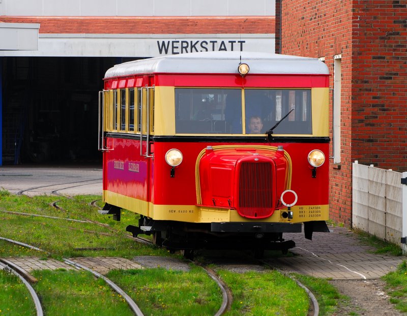 Wismarer Schienenbus  T 1 Inselbahn Borkum  mit der Werk-Nr. 21145, Werkstype „Hannover“, handelt es sich um ein von der Borkumer Kleinbahn im Jahre 1940 fabrikneu bezogenes Fahrzeug. Das Schienenfahrzeug war bis zum Jahre 1976 planmig auf Borkum im Einsatz war.Jeden Donnerstag fhrt das Fahrzeug als Nostalgiezug ber die Gleise der Borkumer Kleinbahn. 
