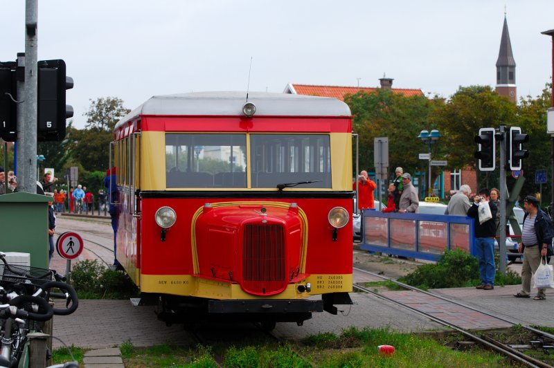Wismarer Schienenbus  T 1 Inselbahn Borkum  mit der Werk-Nr. 21145, Werkstype „Hannover“, handelt es sich um ein von der Borkumer Kleinbahn im Jahre 1940 fabrikneu bezogenes Fahrzeug. Das Schienenfahrzeug war bis zum Jahre 1976 planmig auf Borkum im Einsatz war.Jeden Donnerstag fhrt das Fahrzeug als Nostalgiezug ber die Gleise der Borkumer Kleinbahn. 
