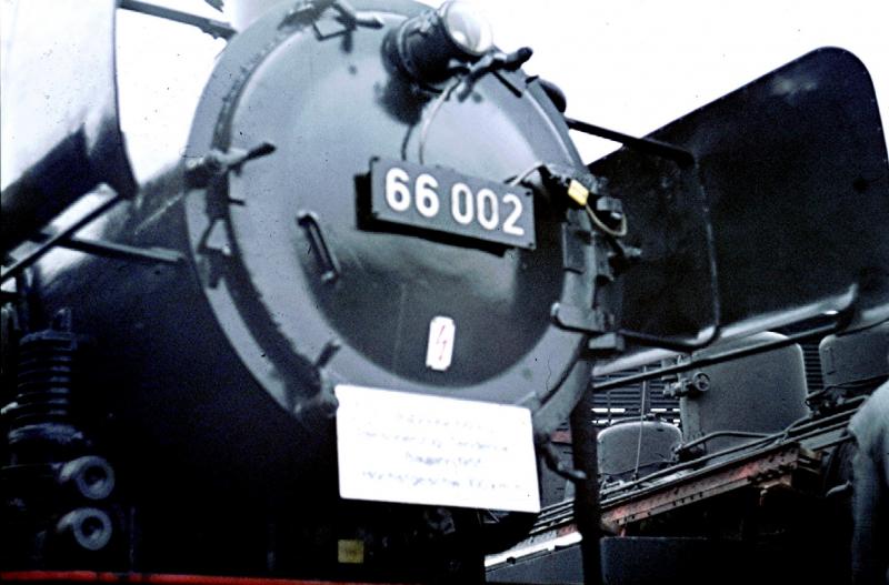 Wittes Spitzenleistung - die schne 66er. Mit excellenten Laufeigenschaften und hochleistungsfhigem Kessel, war sie der 78er jederzeit berlegen, vor allem auf Steigungen, obwohl sie die kleinere Maschine ist. Niedermendig 1973 