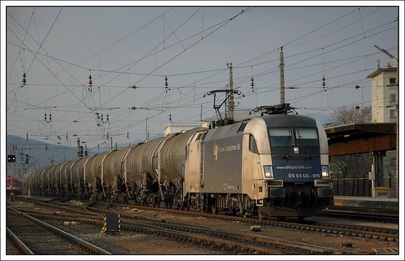 WLB 46681 von Passau nach Spielfeld-Stra, war am 28.2.2008 mit ES 64 U2 - 019 bespannt. Die Aufnahme entstand bei der Durchfahrt in Graz Hauptbahnhof.