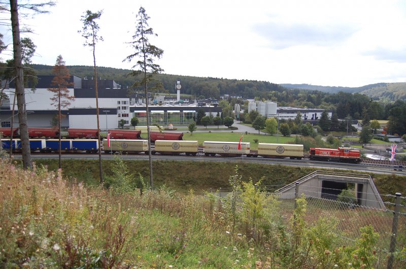 WLE 62 rangierte am 12.09.09 mit dem Warsteiner-Zug aus Mnchen im Warsteiner Brauerei-Bahnhof.
