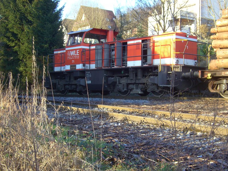 WLE 71  Lippstadt  verlt am 05.03.08 mit einem Holzzug die Verladestelle in Sundern (Sauerland) in Richtung Neheim.