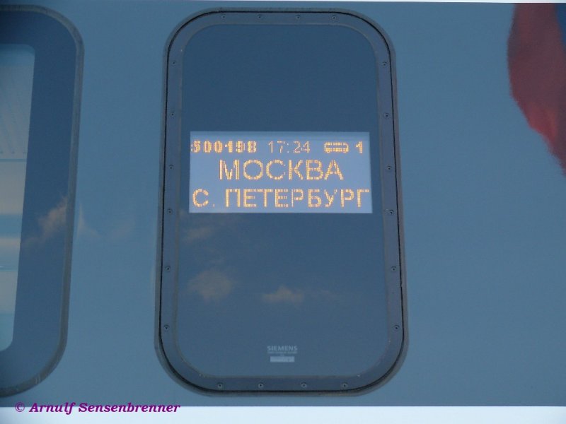 Wo die Reise hingehen wird: Von Moskau nach St.Petersburg.
Reisezielanzeige am Velaro-RUS von Siemens fr Russland. 

28.08.2008
INNOTRANS 2008 Berlin