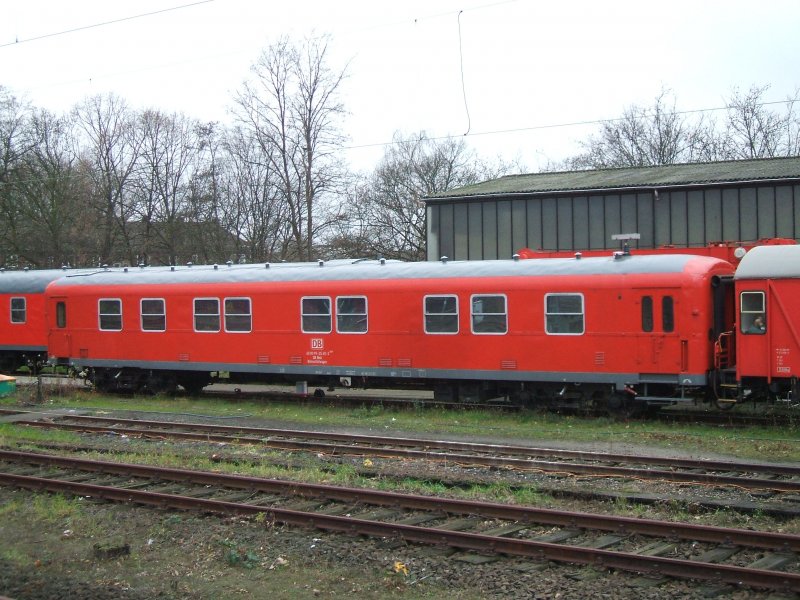 Wohn-Schlafwagen des Notfall-Einsatz-Zuges abgestellt in Wanne Eickel Hbf.(06.12.2007)
