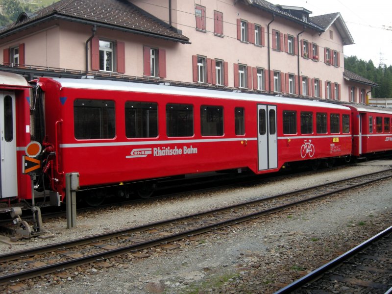 WS 3914 am 23.8.08 in Pontresina.Dieser Wagen wurde mit R2 vom 04.7.08 aus dem B 2337 umgebaut,whrend andere Wagen dieser Serie bereits abgebrochen werden.