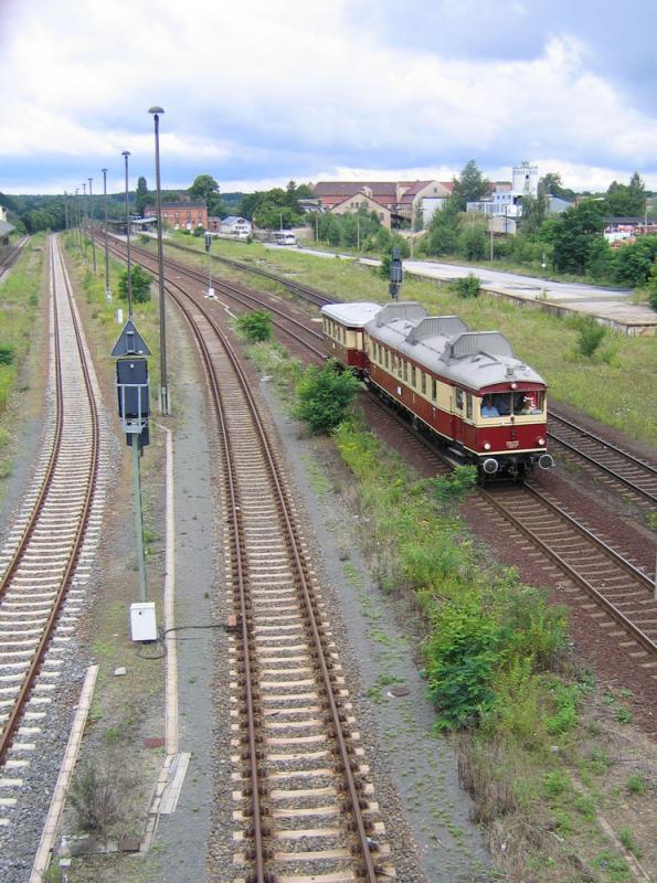 WUMAG-Triebwagen  N�rnberg 761  von 1926 und WUMAG-Beiwagen  140 009 Regensburg  von 1932 bei Radeberg auf der Fahrt von Dresden �ber D�rrr�hrsdorf - Neustadt (Sachsen) nach Sebnitz (S�chsische Schweiz); 06.08.2005 