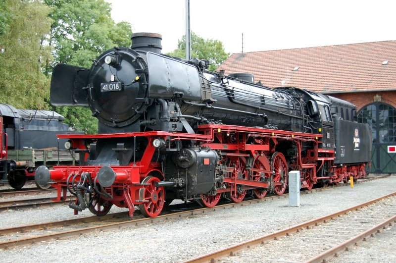 wundersch�n, wie sie so dasteht, die 41er in �l im Museumsbereich in Neuenmarkt-Wirsberg 2008. Der Lagerschaden war allerdings weniger angnehm.