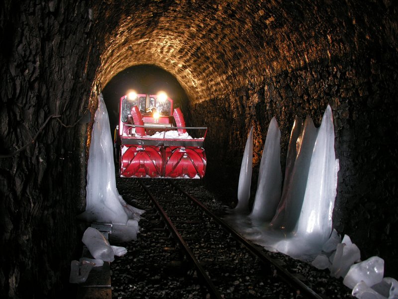 www.dieselcrew.ch - Eis im Furka-Scheiteltunnel, Frhling 2005