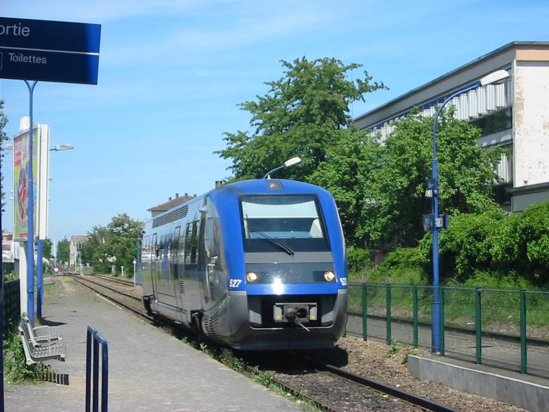 X 73900 als Wagen 517 bei der Einfahrt von Obernai.