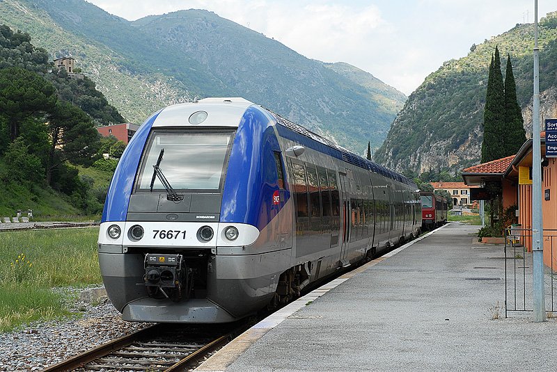 X 76 671 in Breil sur Roya (Tendabahn). 07.07.2007