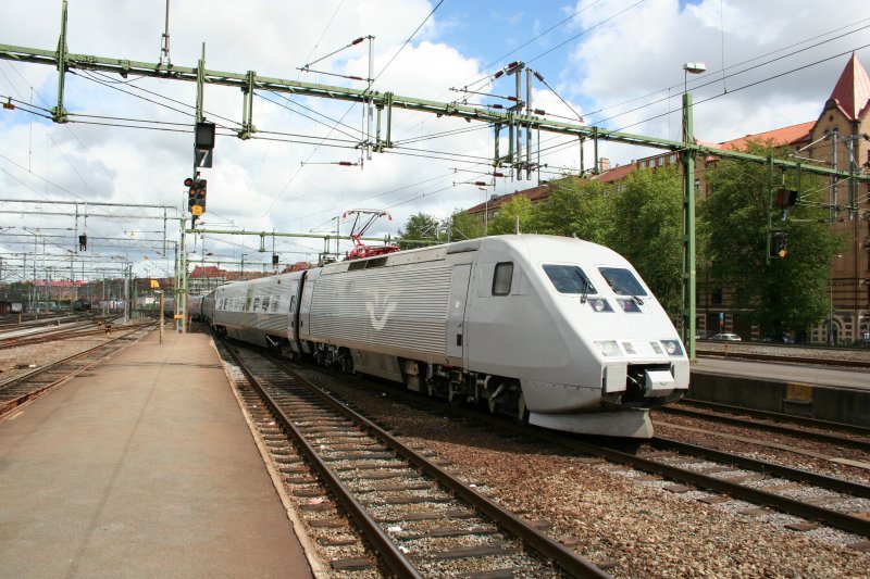 X2 2030 am 20.7.2008 bei der Einfahrt in Gteborg C.