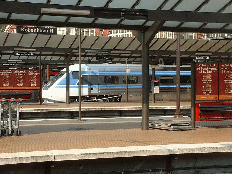 X2000 am 05.09.2002 in Kopenhagen H abfahrbereit nach Stockholm.