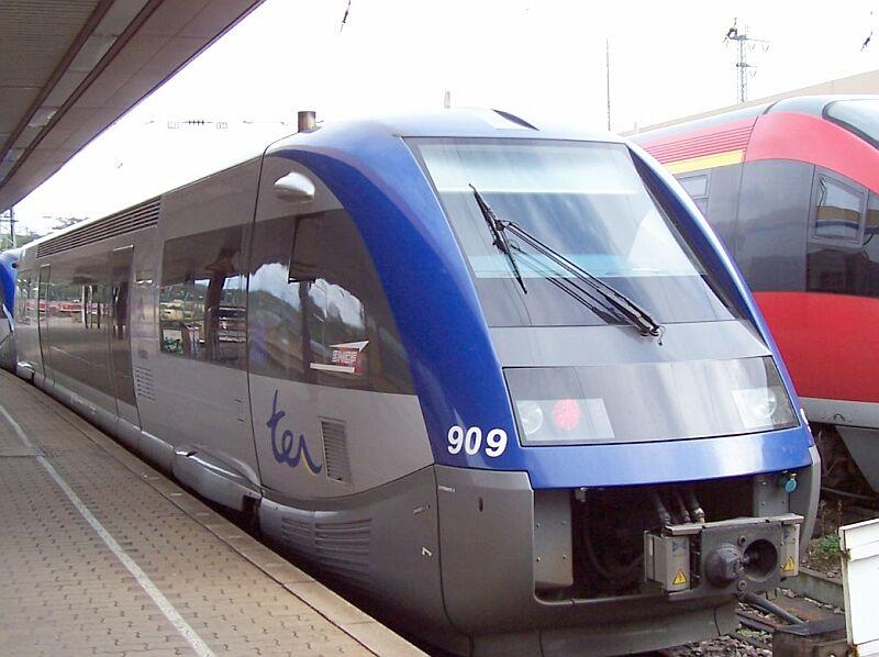 X73 909 Region Alsace (Elsa) am 16.10.2004 in Saarbrcken Hbf.