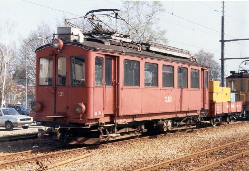 Xe 4/4  131 der OJB (asm Gruppe )im April 1990 im asm Bahnhof Langentahl