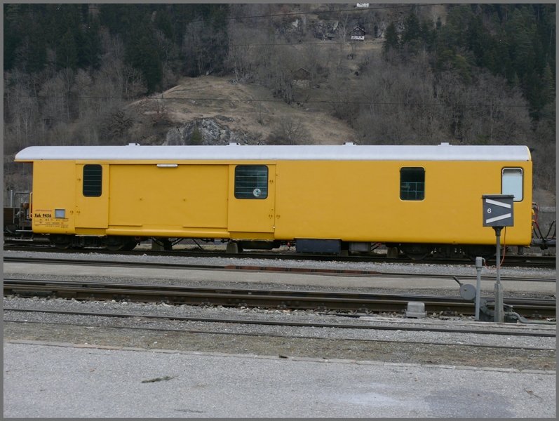 Xk 9456 ex Postwagen in Ilanz. (22.02.2008)
