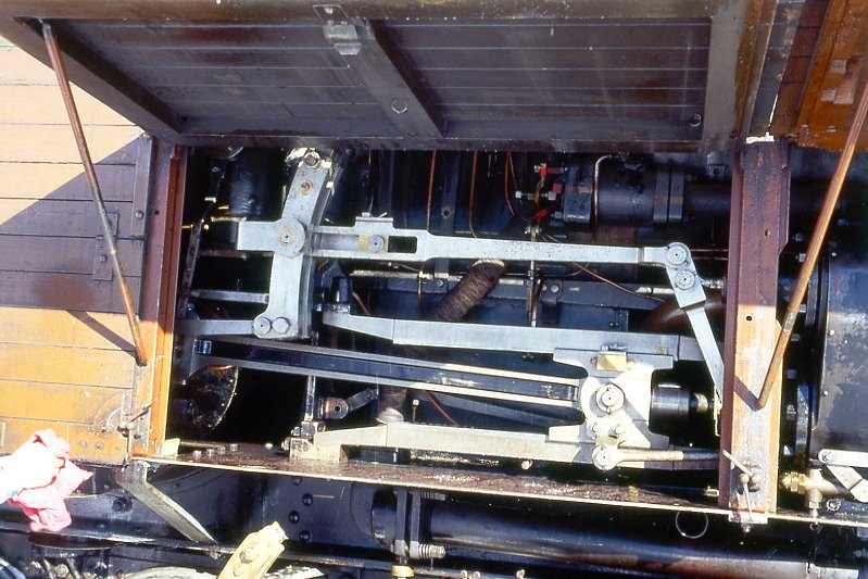 Xrot d 9213 am 31.01.1998 Alp Grm - Bernina-Dampfschneeschleuder selbstfahrend - Baujahr 1911 - SLM - Detailansicht Triebwerk Schleuderrad

