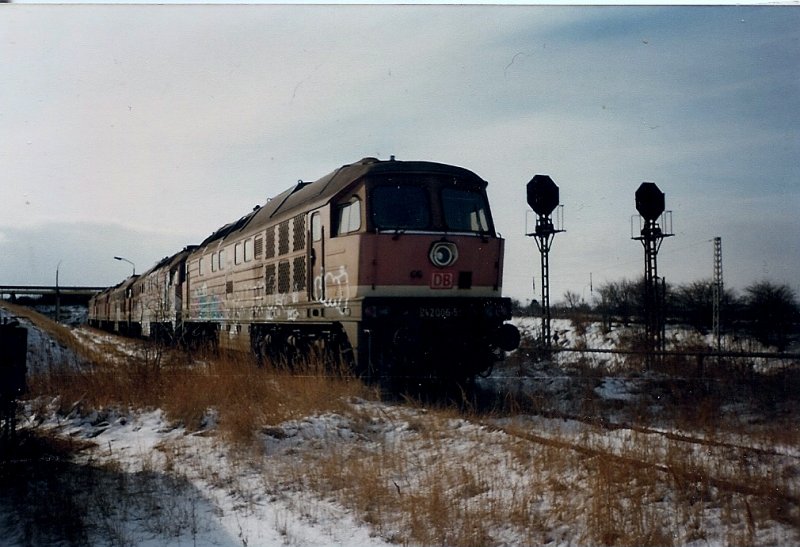 Z-gestellte 242 006 im Mrz 1997 in Stralsund.