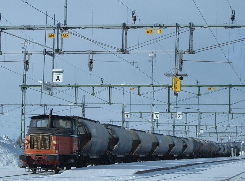 Z70 741 Green Cargo mit Gterzug am 20.03.2006 im Bahnhof Kiruna.