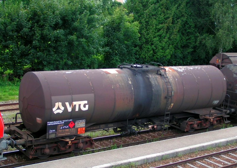 Zaces_33817873006-9 beladen mit Rohl aus dem Innviertel tritt seine Reise zur Raffinerie am Bhf. RIED i.I. an; 080804