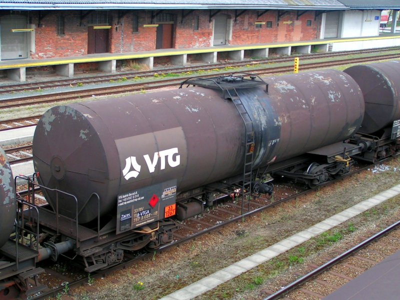 Zaces(3381VTGA7873037-4) ist einer von 6 mit Rohl beladenen Wagen, welcher gerade von der RAG-Abfllstation geholt, und nun in den G68807 eingereiht wird; Bhf RIED i.I. 080421