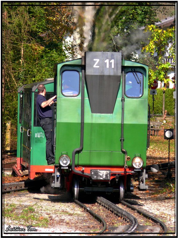 Zahnrad Dampflok Z 11 mit Leichtlfeuerung fhrt mit zwei Vorstellwagen von St.Wolfgang auf den Schafberg. 14.10.2007 