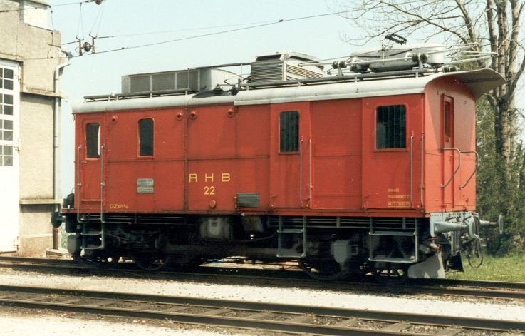 Zahnrad E-Lok DZeh 2/4 22 der RHB = Rohrschach - Heiden Bergbahn im Aug.1985 im Bahnhofsareal von Heiden