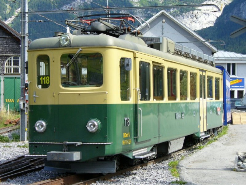 Zahnrad Triebwagen.. 2 Kl mit Gepckabteil .. BDeh 4/4 118.. im Bahnhof von Grindelwald Grund am 19.08.2006