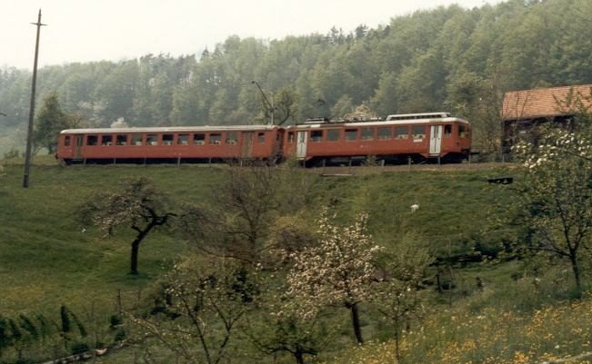 Zahnrad - Triebwagen ABDeh 2/4  23 mit 2 Kl Personenwagen unterweg nach Heiden im Aug.1985