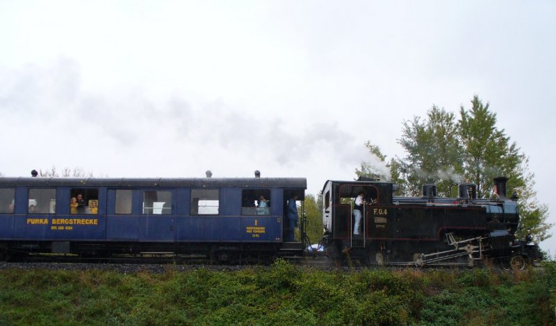 Zahnraddampflok HG 3/4 4 mit Personenwagen am Dampflokfest der RhB in Untervaz am 29.10.2006