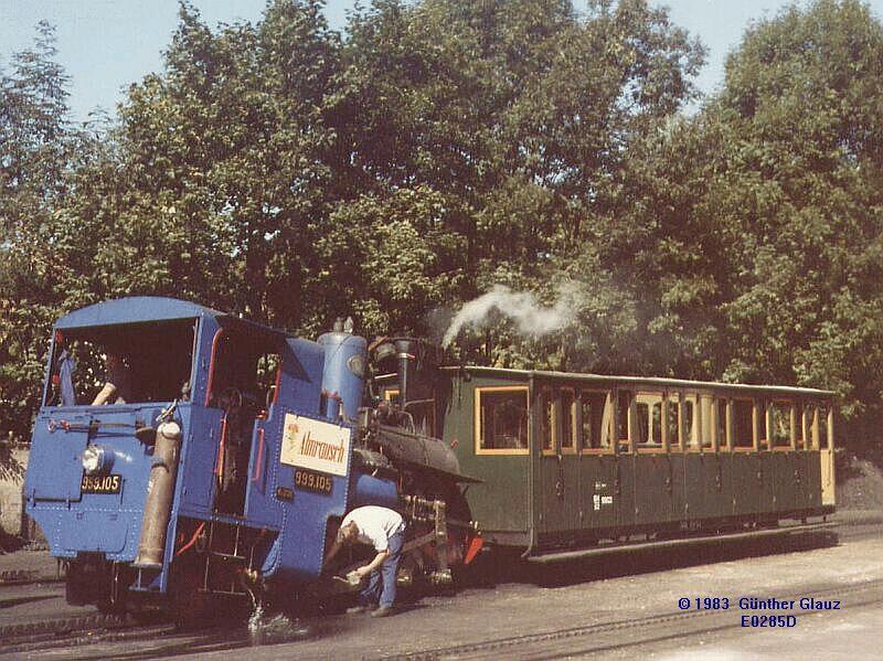 Zahnradlok 999.105  Almrausch  mit Personenwagen im Sommer 1983 in St.Wolfgang Schafberg-Bahnhof.