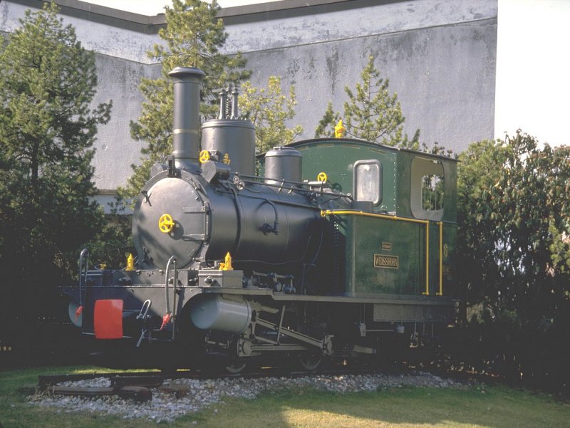 Zahnradlok HG 2/3 Nr.6  Weisshorn  von 1902 ex.BVZ,Hovag Ems.1965 bis 1988 als Denkmal beim Herold Schulhaus in Chur. (Archiv P.Walter)