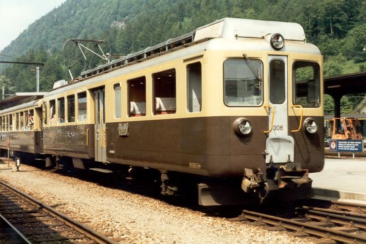 Zahnradtriebwagen ABeh 4/4 306 im BOB Bahnhof von Interlaken Ost im Aug.1985