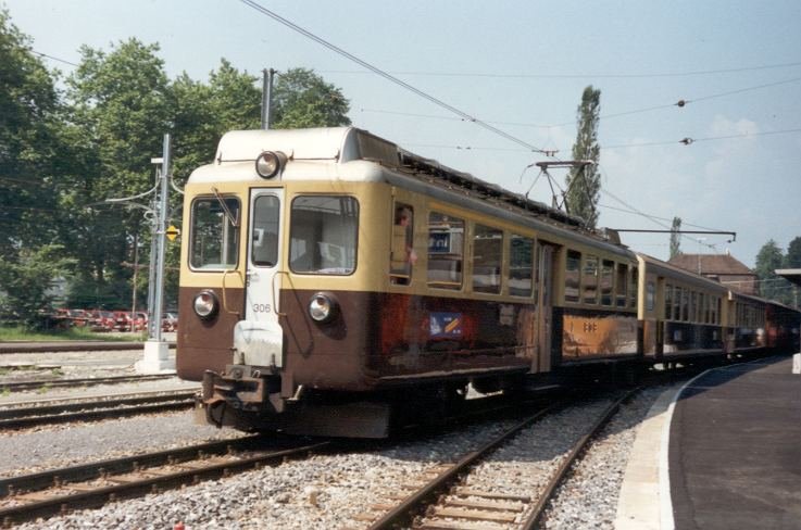 Zahnradtriebwagen ABeh 4/4 306 im BOB Bahnhof von Interlaken Ost im Sept.1990