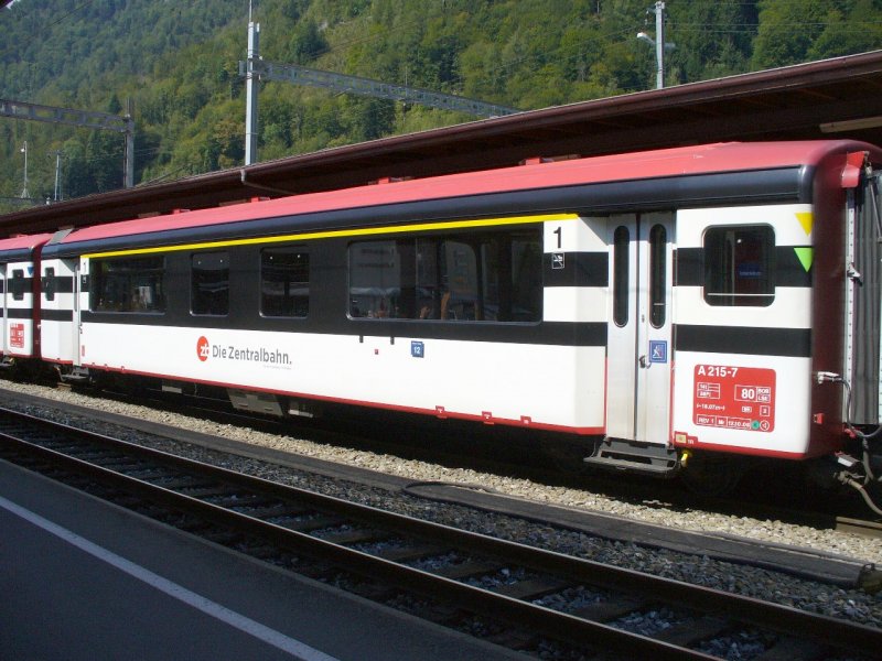 zb - 1 Kl. Personenwagen A 215-7 im Bahnhof von Interlaken Ost am 02.09.2007