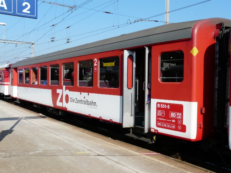 zb - 2 Kl. Personenwagen B  551-5 im Bahnhofsareal von Stansstad am 17.02.2008