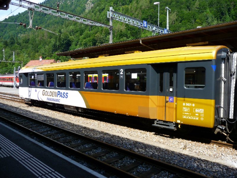 ZB - 2 Kl.Personenwagen B 307-9 im Bahnhof von Interlaken Ost am 16.08.2008