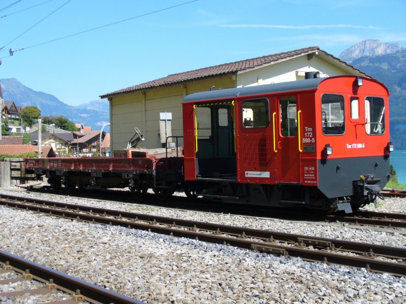 ZB - Baudienst Diesellok  Tm 2/2 172 598-5 und mit Dienstwagen X 9720 im Bahnhofsareal von Oberried am 05.08.2007