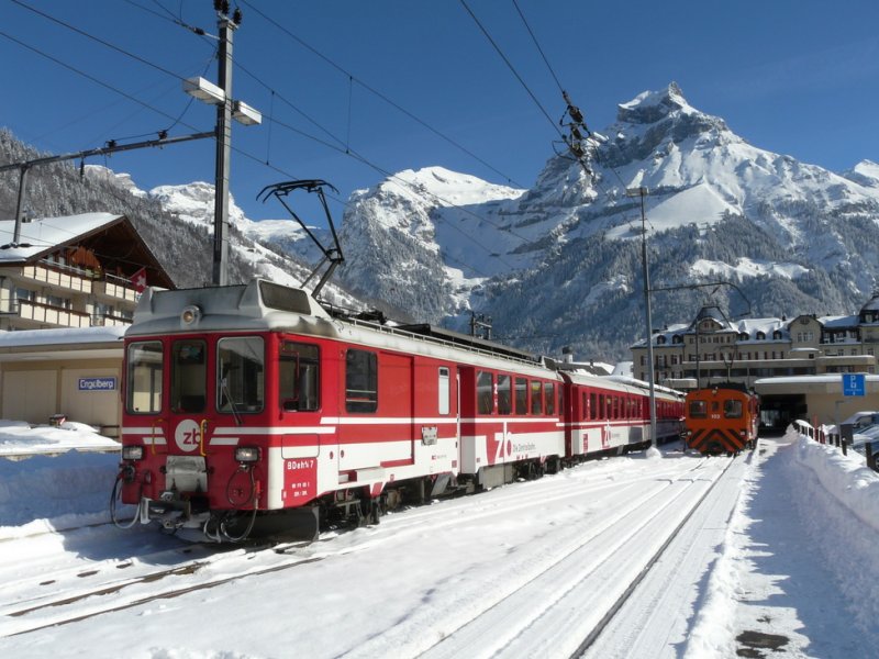 zb - Blick auf den Bahnhof von Engelberg mit dem Triebwagen BDeh 4/4 7 vor Regio nach Luzern und dem abgestellten Tm 2/2  101 .. Foto vom 15.02.2009