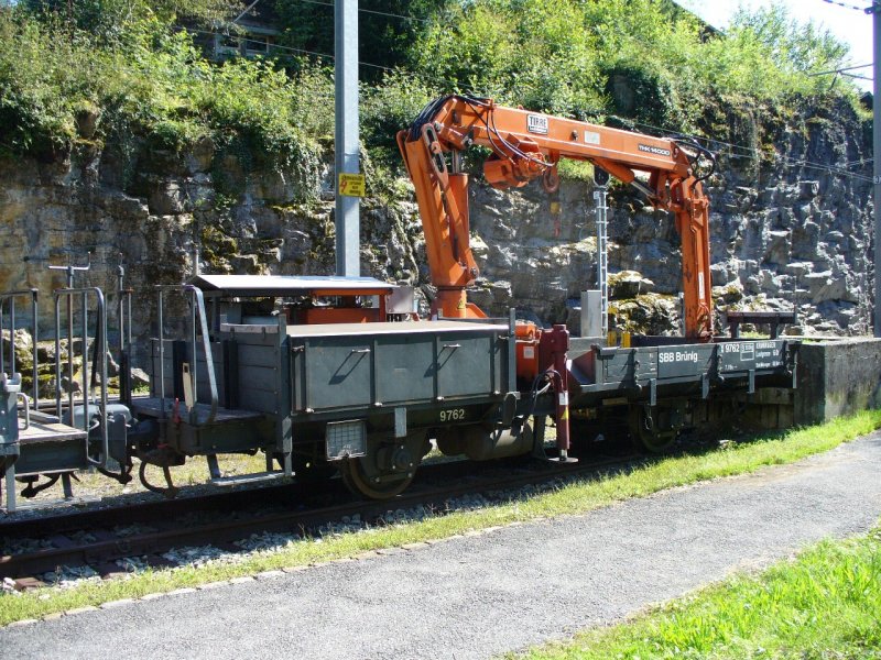 zb - Dienstwagen mit Kran X 9762 Abgestellt in Ringgenberg noch mit der Anschrift * SBB - Brnig * am 05.08.2007