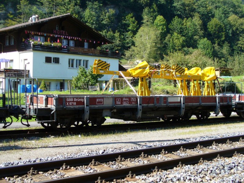 zb - Dienstwagen X 9718 Abgestellt in Ringgenberg noch mit der Anschrift * SBB - Brnig * am 05.08.2007